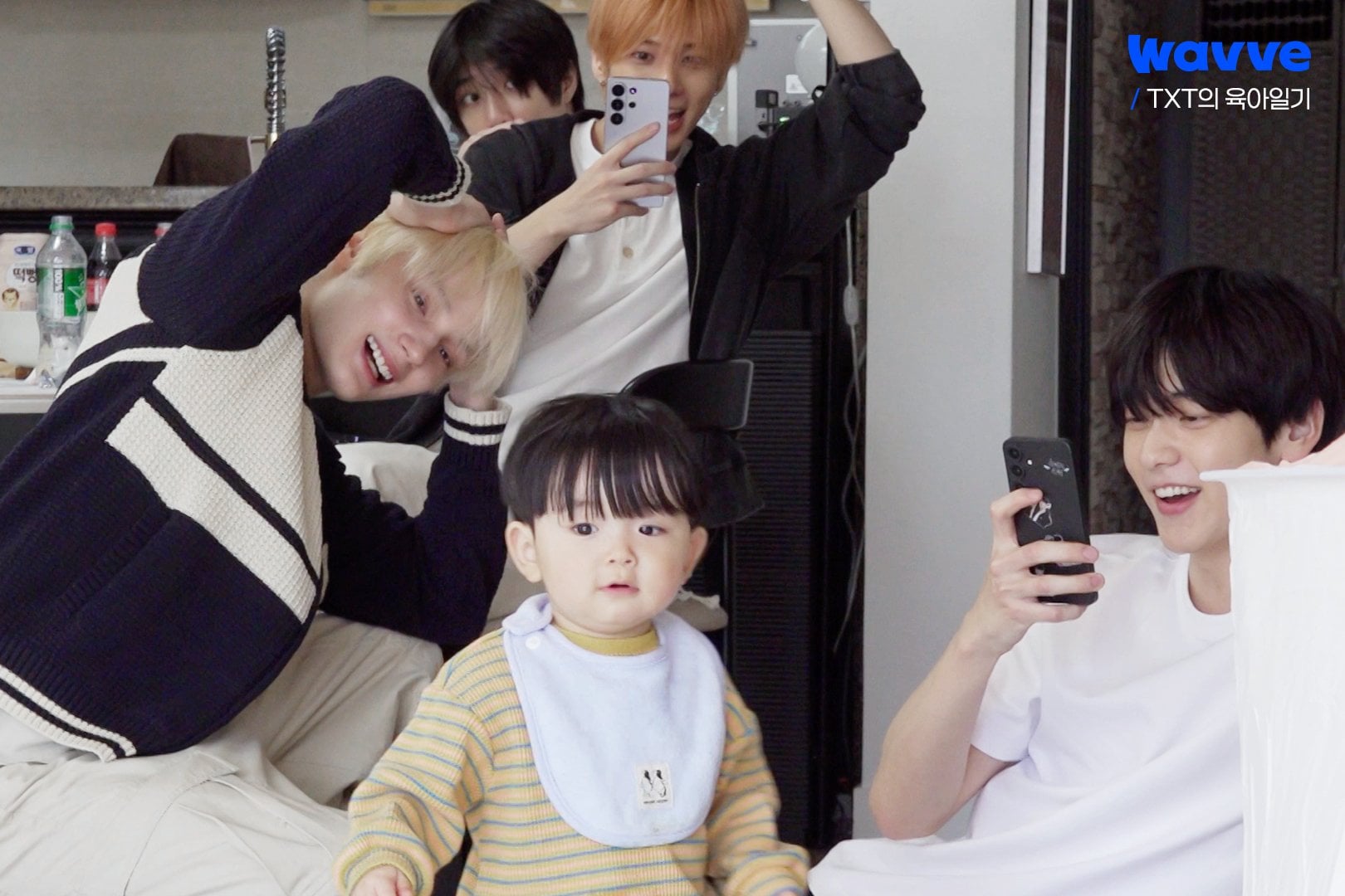 [잡담] 웨이브에서 공개한 휴닝카이 육아일기 사진들은 왜케 다 꼬질해ㅋㅋㅋㅋ | 인스티즈