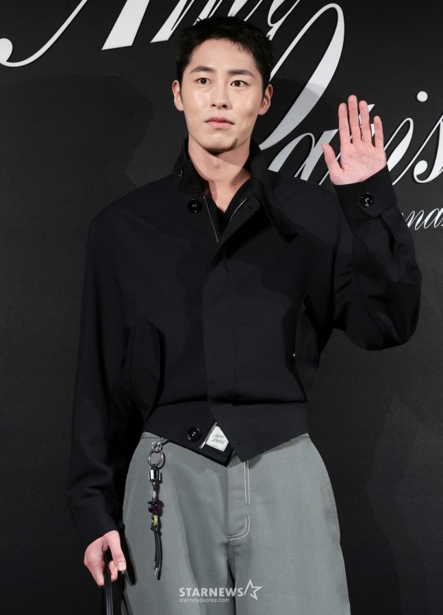 [정보/소식] 이재욱 '닥터 섬보이' 제작발표회 불참..18일 입대로 '일정 불가' [스타이슈] | 인스티즈