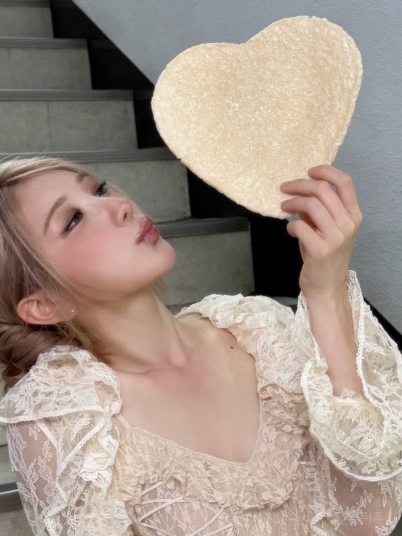 뮤트톤 착붙 헤메코 레전드 찍었다는 이채연 .jpg | 인스티즈