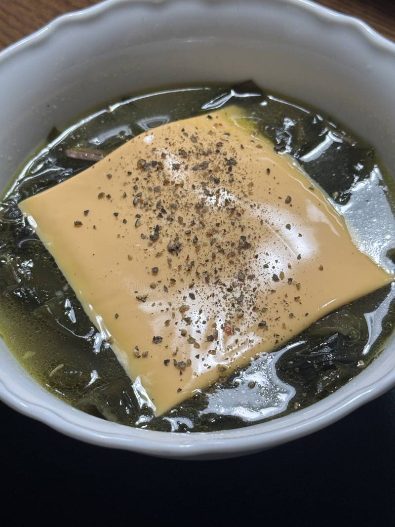 [잡담] 미역국에 치즈 올려먹는거 진짜 맛있당 | 인스티즈