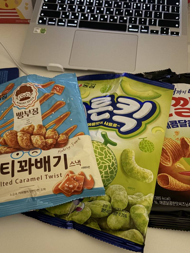 [잡담] 저녁에 치킨이랑 불닭먹고 후식으로 입 레전드 터짐 | 인스티즈