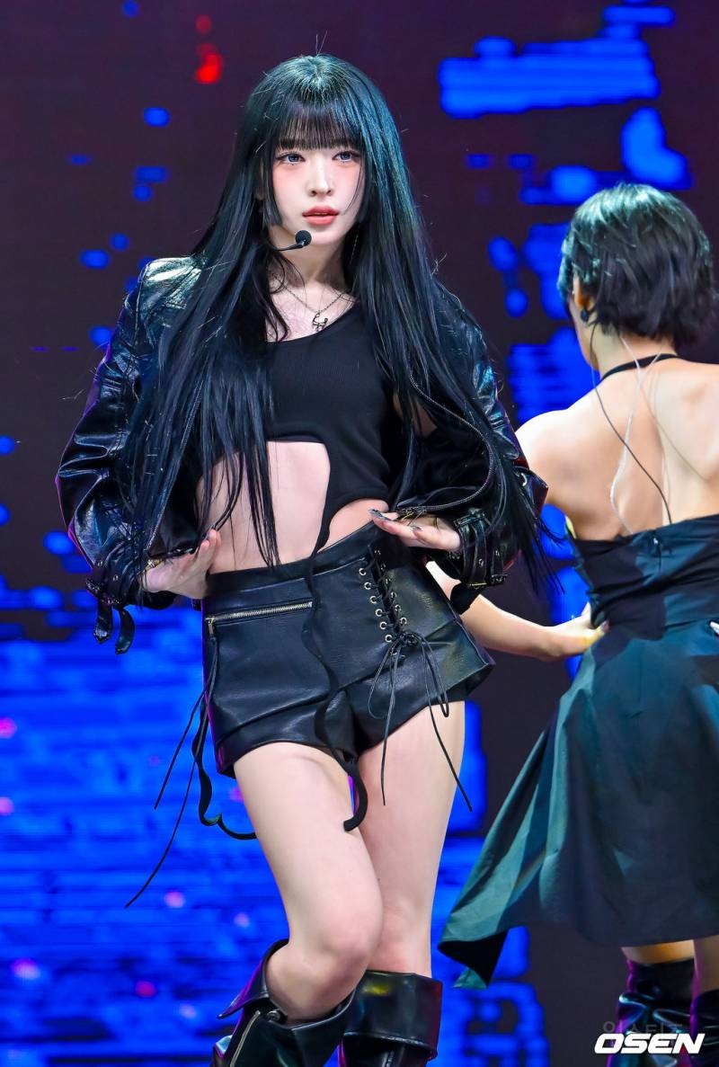 게임 캐릭터 같다는 말 ㄹㅇ 이해되는 오늘자 여돌 기사사진 비주얼.....jpg | 인스티즈