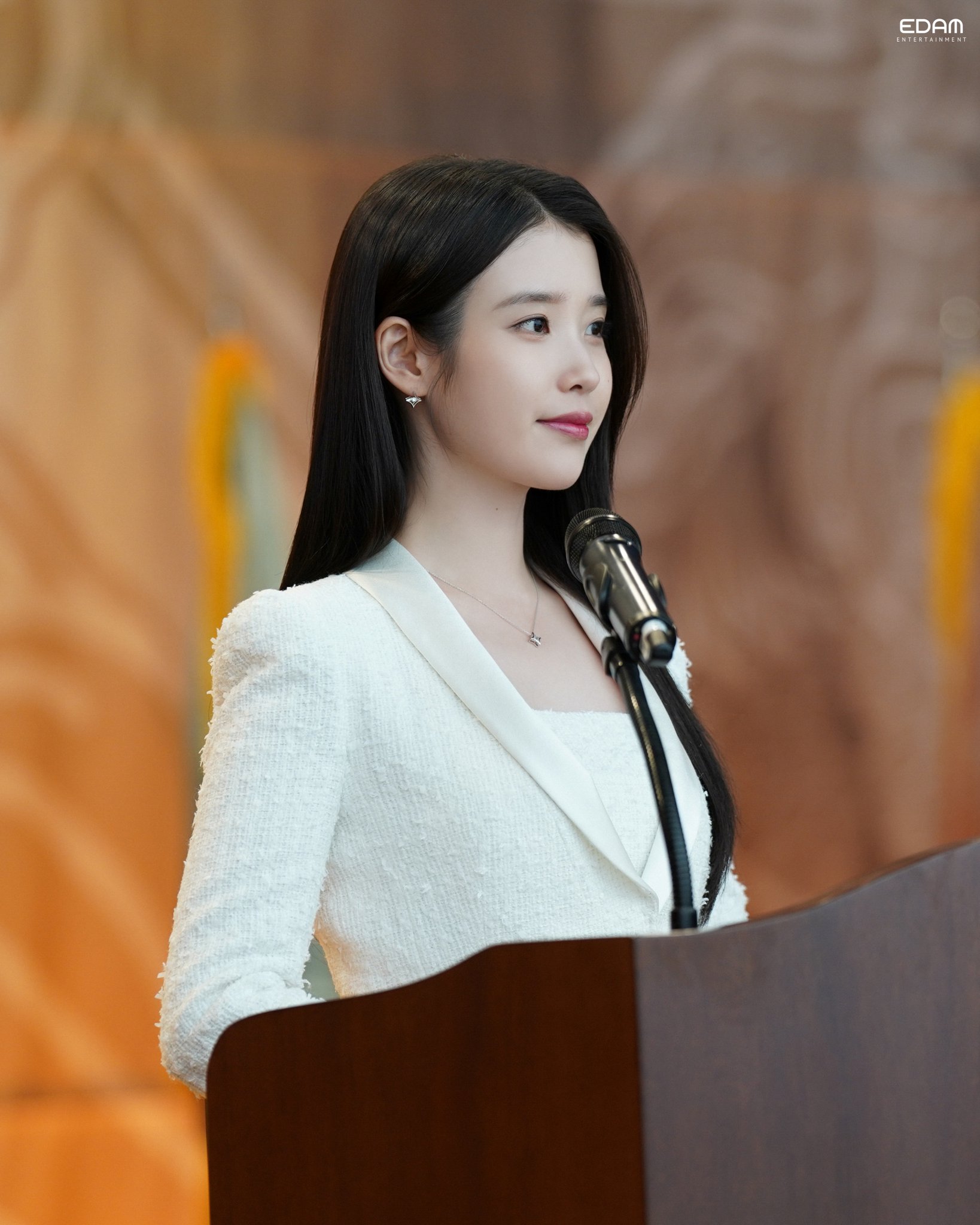 [잡담] 아이유 장발 vs 단발 | 인스티즈
