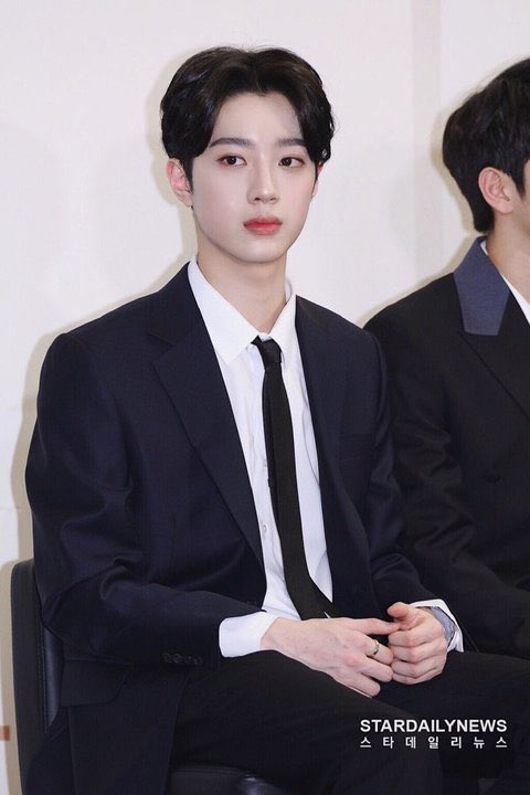 [잡담] 라이관린은 17살에 저 미모 나온게 대단하긴 했다 | 인스티즈