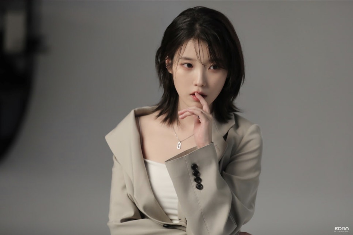 [잡담] 아이유 장발 vs 단발 | 인스티즈