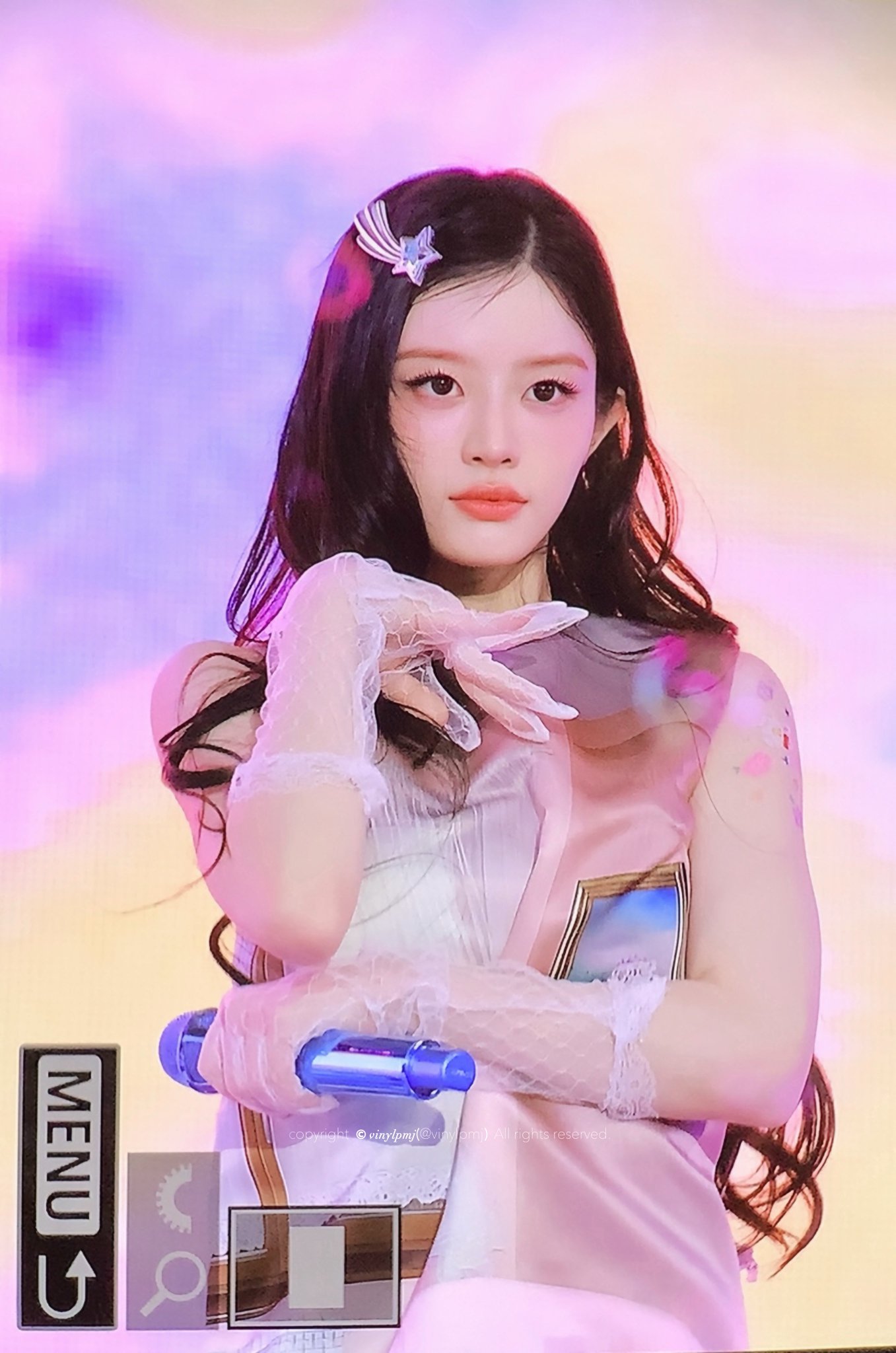 [잡담] 민주 손 쪼끄매서 장갑 한참 남는거봐ㅋㅋ | 인스티즈