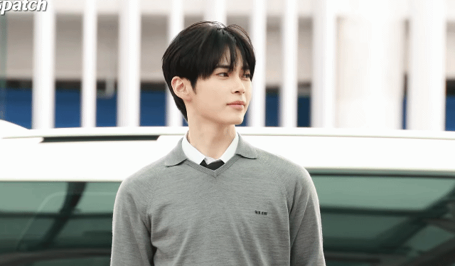 [잡담] 성한빈 며칠전엔 뭔 왁뿌볼 라방해놓고 오늘은 | 인스티즈