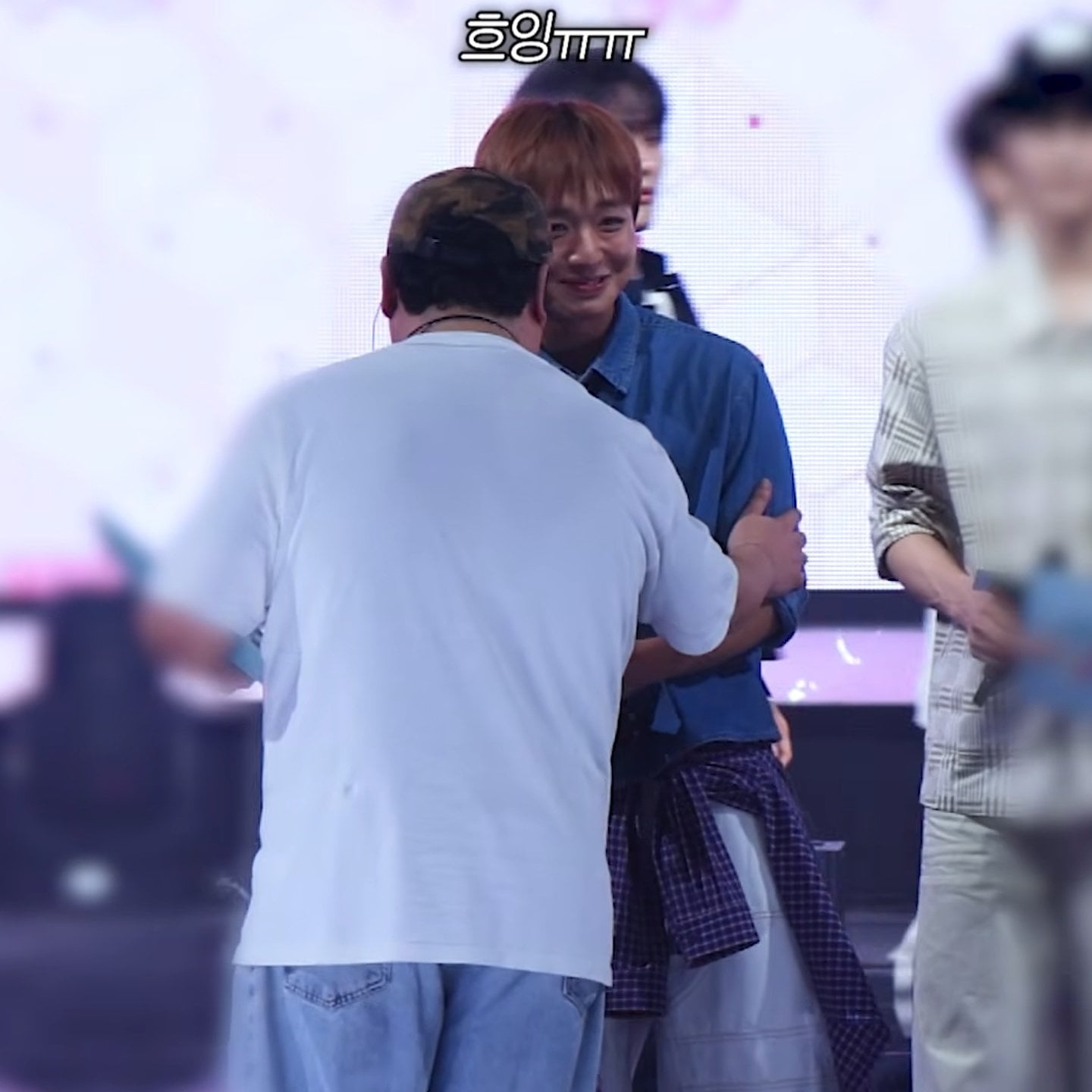 [잡담] 박지훈 음방 칼퇴존 못가고 센터에 붙잡힌거ㅋㅋ | 인스티즈