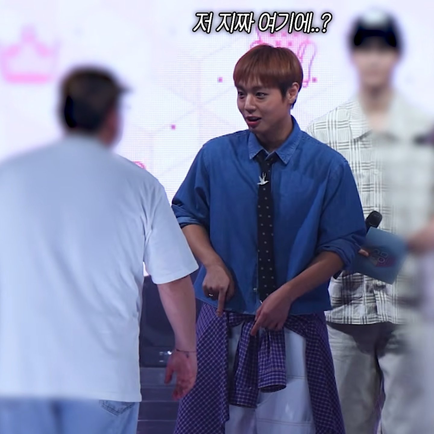 [잡담] 박지훈 음방 칼퇴존 못가고 센터에 붙잡힌거ㅋㅋ | 인스티즈