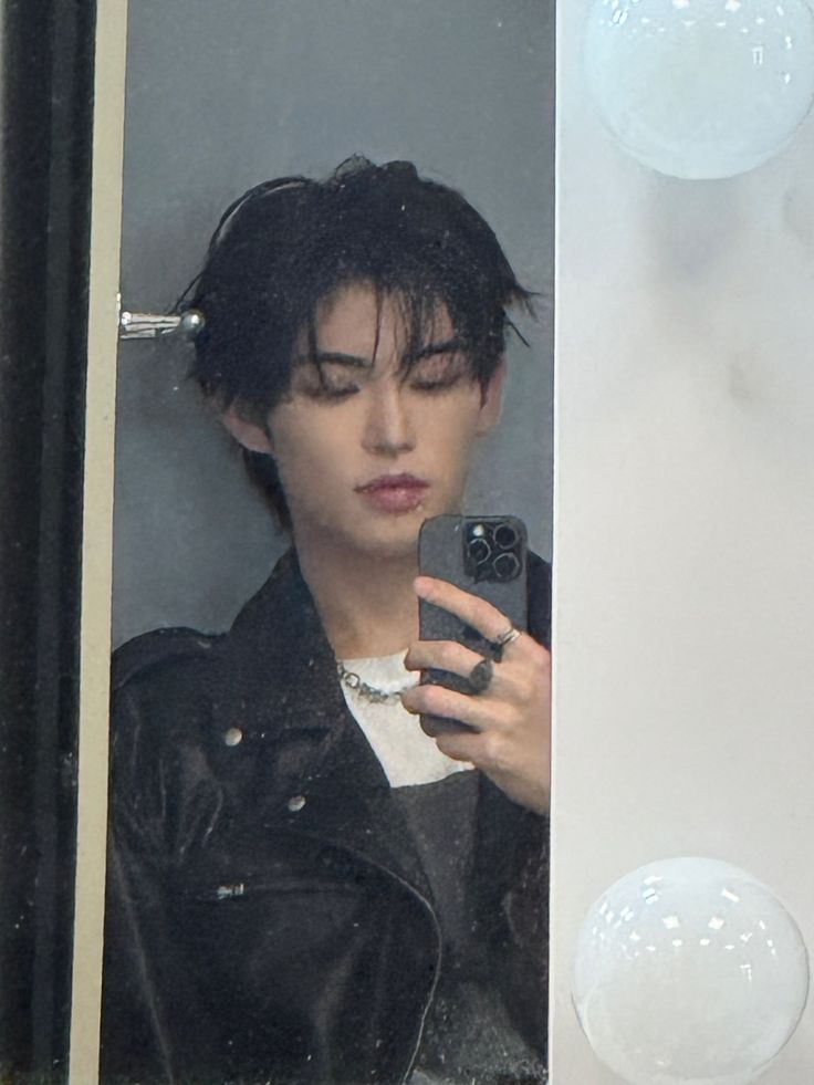 [잡담] 애들아 나 또 미남 한명 발견함 | 인스티즈