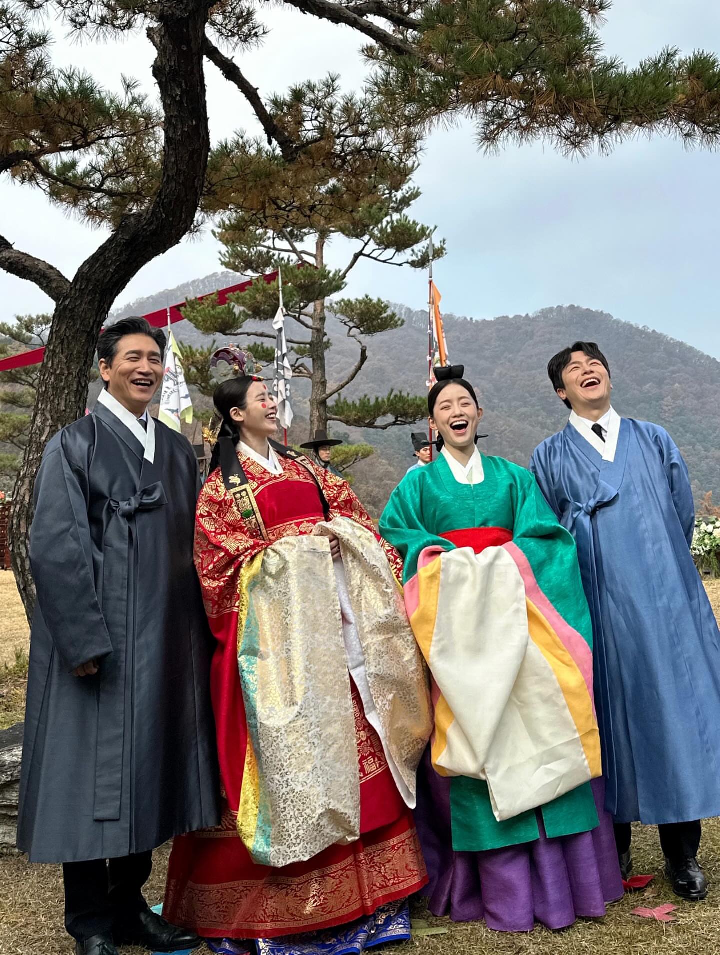 [잡담] 대군부인) 희주아버님 볼때마다 외모가 넘 잘생기심 | 인스티즈