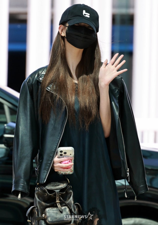 [잡담] 260508 장원영 싱가포르 출국 기사사진 | 인스티즈