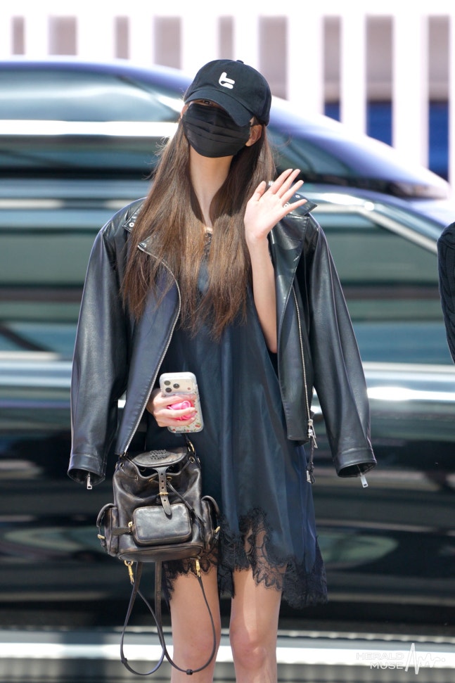 [잡담] 260508 장원영 싱가포르 출국 기사사진 | 인스티즈