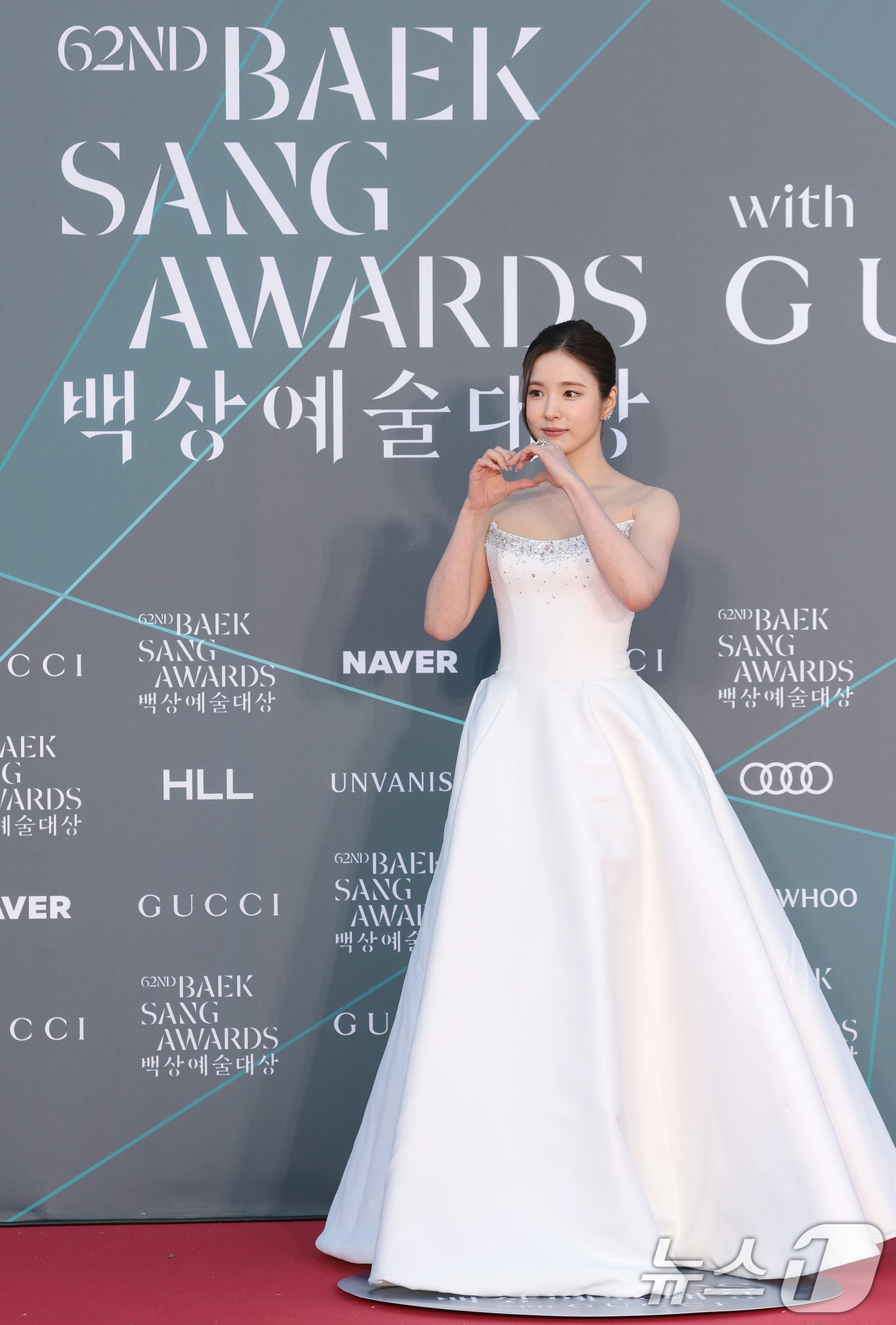 [미디어] 백상 레드카펫 신세경 | 인스티즈