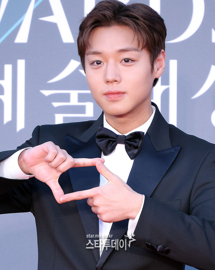 [잡담] 오늘자 백상 박지훈 | 인스티즈