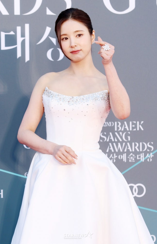 [잡담] 신세경) 260528 백상예술대상 레드카펫 신세경 기사사진 | 인스티즈