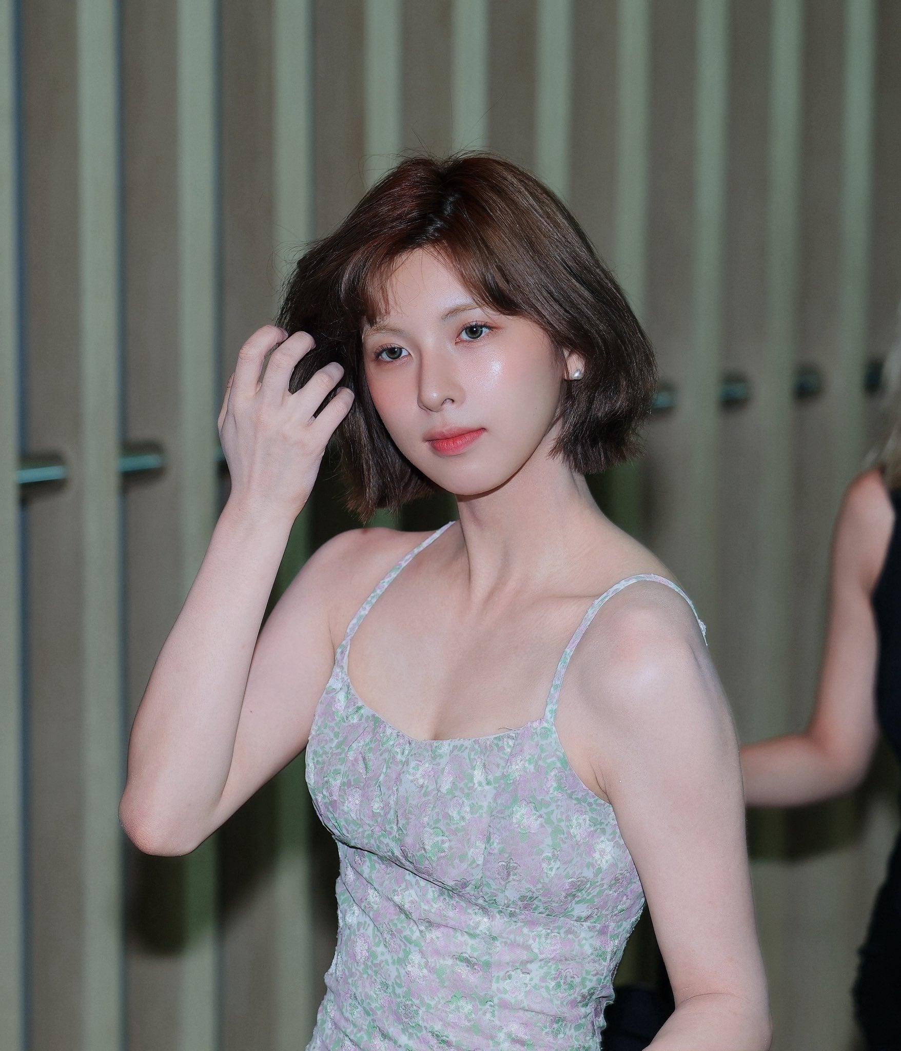 [잡담] 엔믹스 배이 이 사진 뭔가 80년대 프랑스 배우 느낌남 | 인스티즈