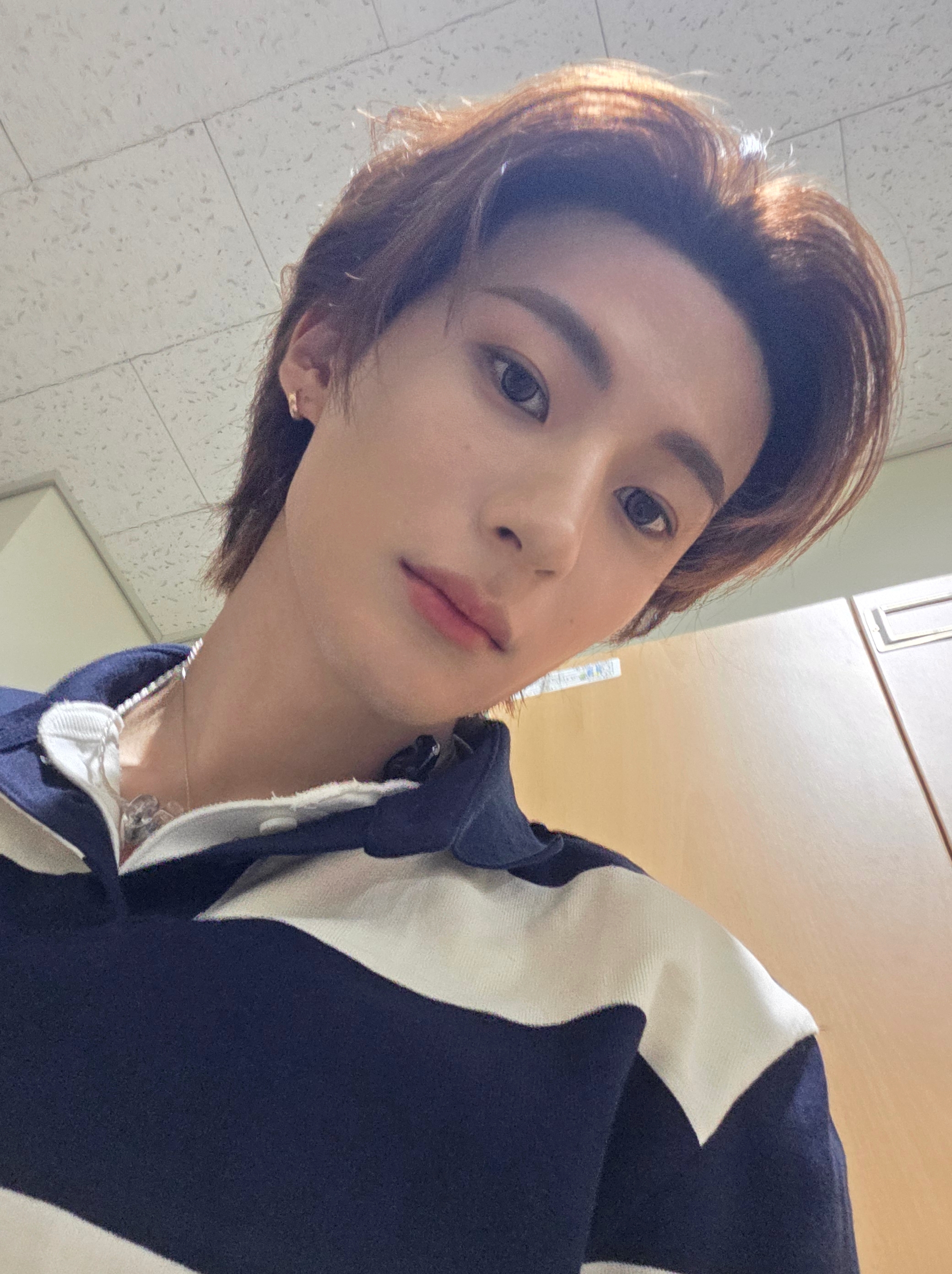 [잡담] 앤톤이가 셀카 줬당!! | 인스티즈