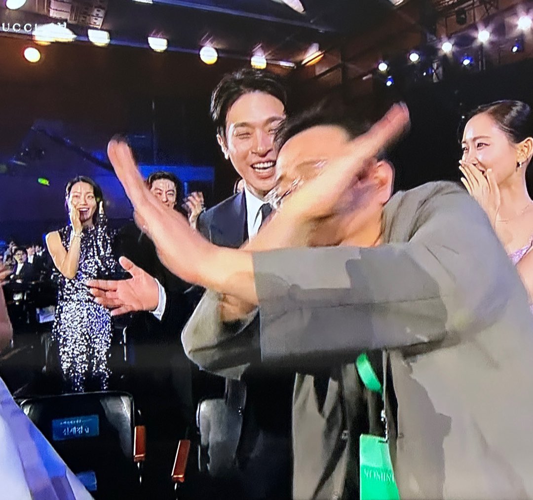[잡담] 연상호 온몸으로 엑스자치는거ㅋㅋㅋㅋㅋㅋ | 인스티즈