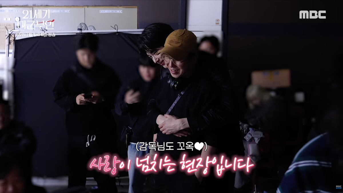 [잡담] 대군부인) 변우석 감독님을 너무 꼭 끌어안아 | 인스티즈