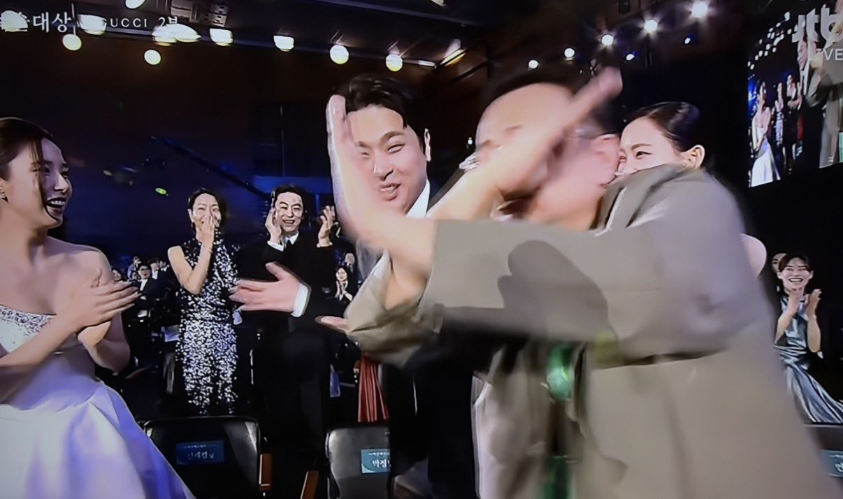 [잡담] 연상호 온몸으로 엑스자치는거ㅋㅋㅋㅋㅋㅋ | 인스티즈