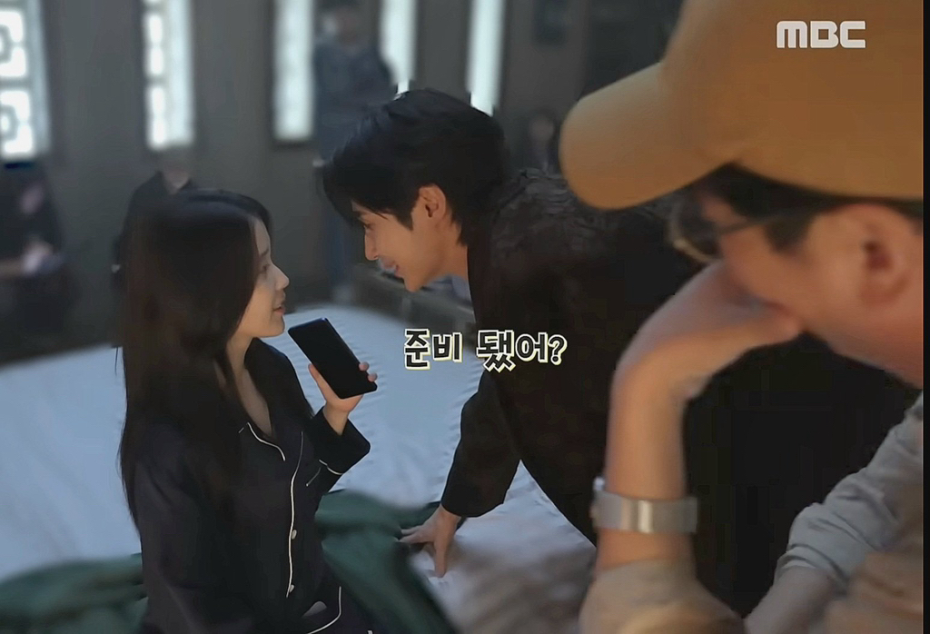 [잡담] 대군부인) 아이유 변우석 보는 감독님 표정 | 인스티즈