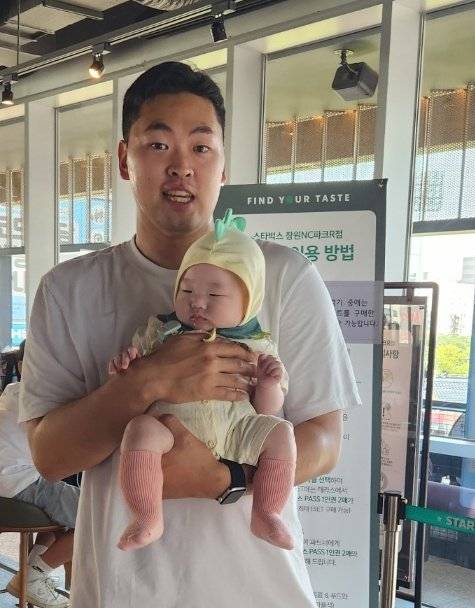 [잡담] 헐 명기 오늘 아기랑 같이 엔팍왔대 | 인스티즈