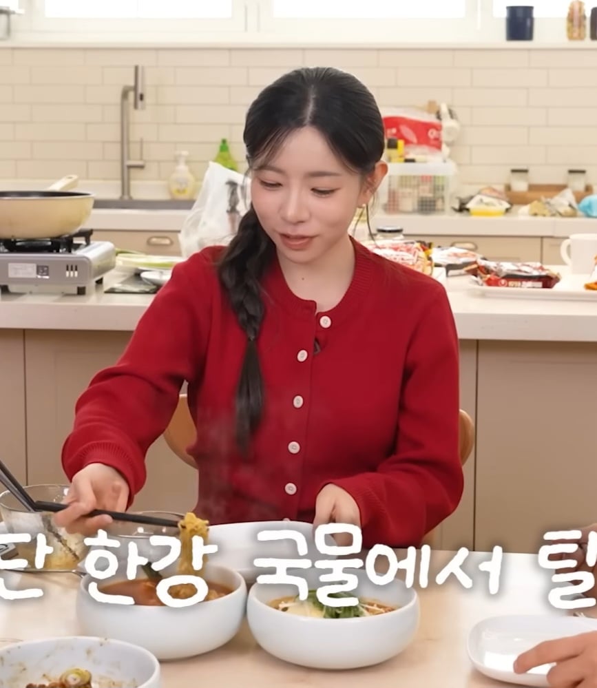 [잡담] 환연4 지연 젓가락질 디게 특이하다 | 인스티즈