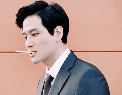 [잡담] 오랜만에 또 타싸에서 불타고 있는 직장 생활하면서 이사람보다 잘생긴 직장인 본적 있다vs없다 | 인스티즈