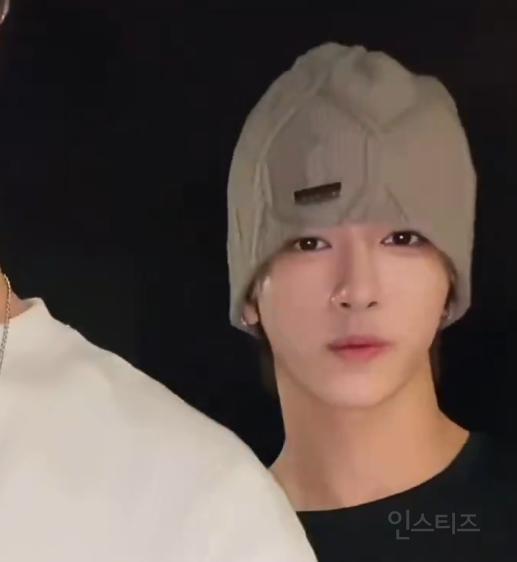 갠적으로 얼굴이 진짜 진짜 작은듯한 남돌jpg | 인스티즈