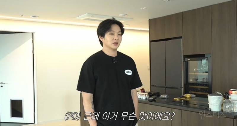 반려견 구리 간식 뺏어먹는 이창섭 ㅋㅋㅋ.jpg | 인스티즈