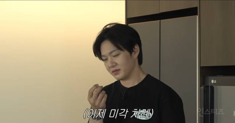 반려견 구리 간식 뺏어먹는 이창섭 ㅋㅋㅋ.jpg | 인스티즈