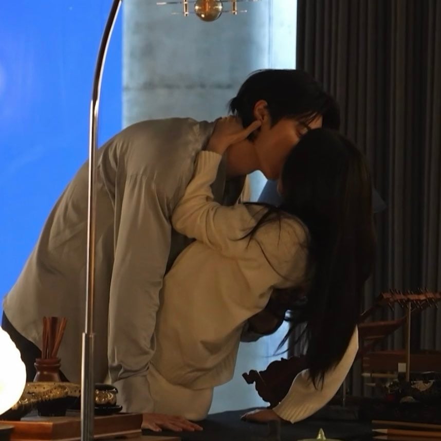 [잡담] 대군부인) 아이유 변우석 키스할 때 덩케 미쳤다ㅋㅋㅋ | 인스티즈