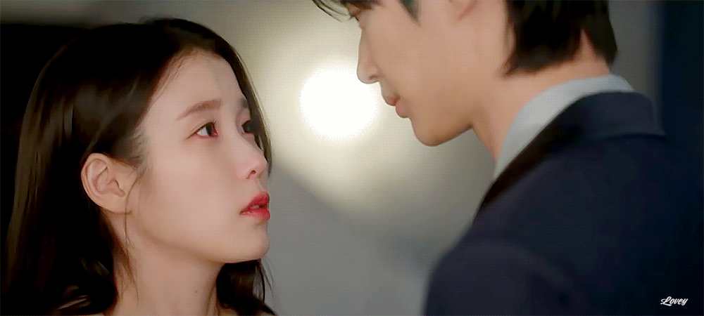 [잡담] 아이유 눈빛 때문에 얼굴 빨개짐 | 인스티즈