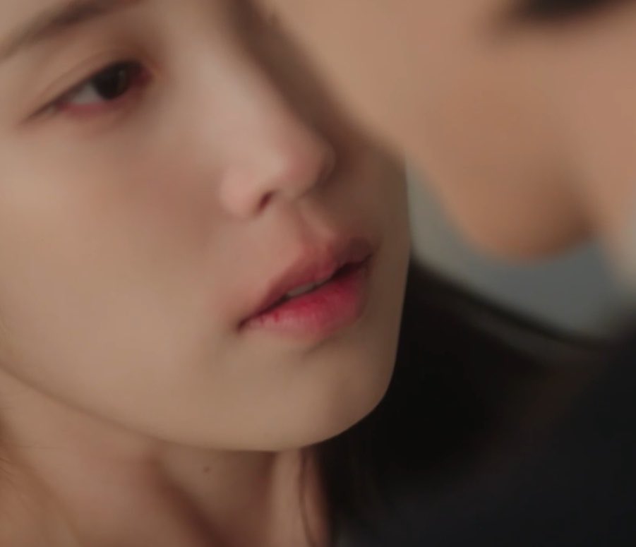 [잡담] 대군부인) 입술 다 번진 채로 또다시 입술을 보며 갈구하는 게 | 인스티즈