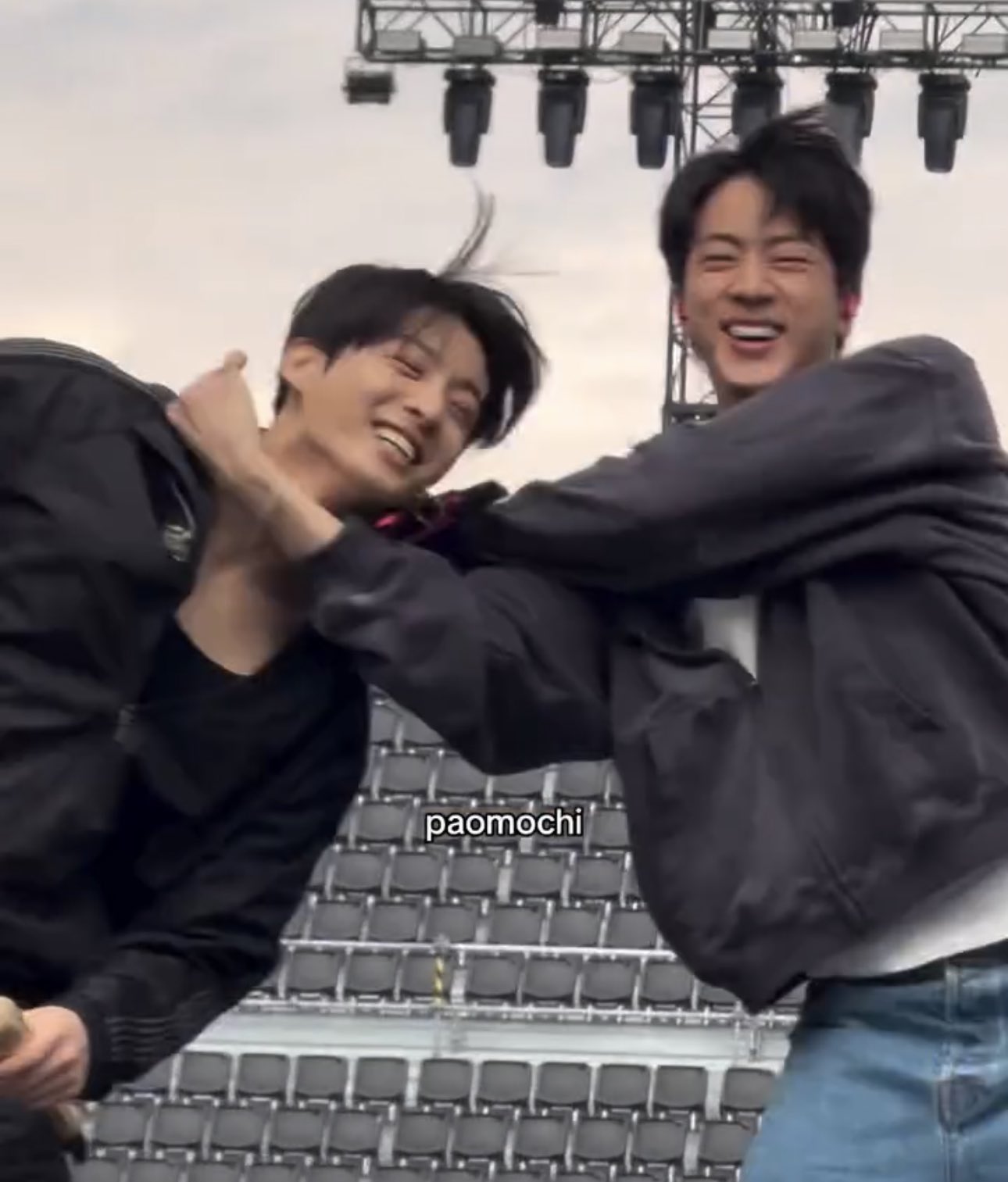 [잡담] 방탄 진 정국 얼마나 신난건지 감도 안옴 ㅋㅋ | 인스티즈