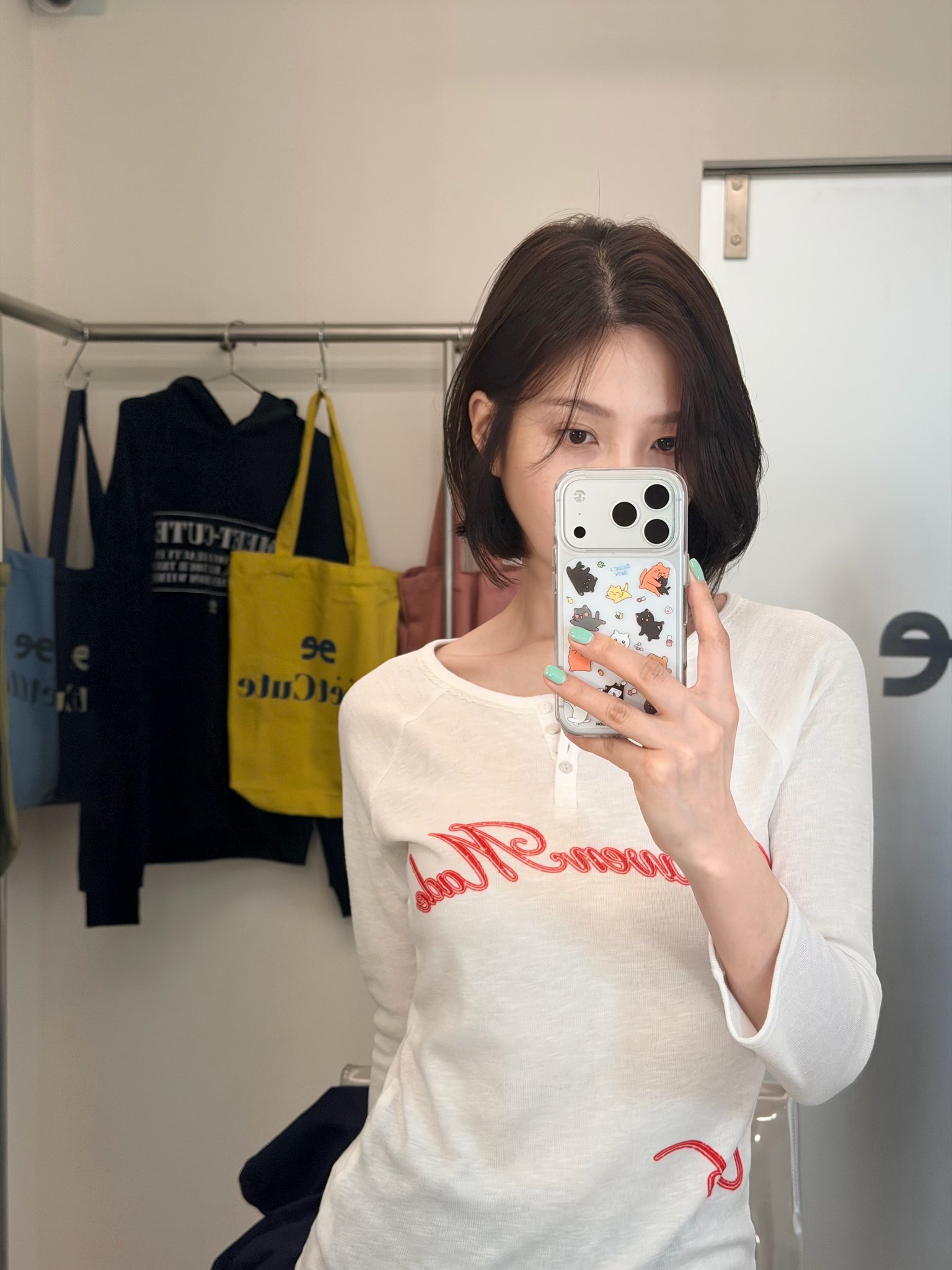 [잡담] 이런 얇은 옷은 대체 어떤 속옷을 입어야하는거야 | 인스티즈