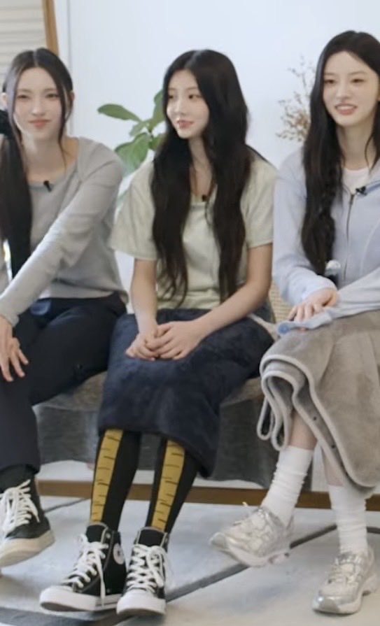 [잡담] 원희 닭양말 신은거 댕웃기다 | 인스티즈