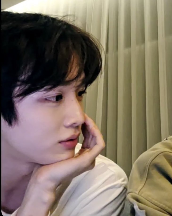 [잡담] 성찬이 라방내내 강아지였는데 이때 헉함 | 인스티즈