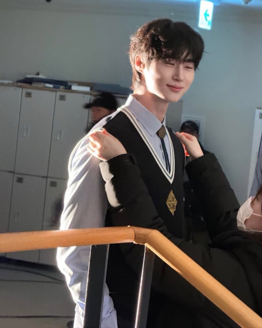 [잡담] 변우석) 변우석이 뎀에서 완이 보내줄 생각 없데 | 인스티즈