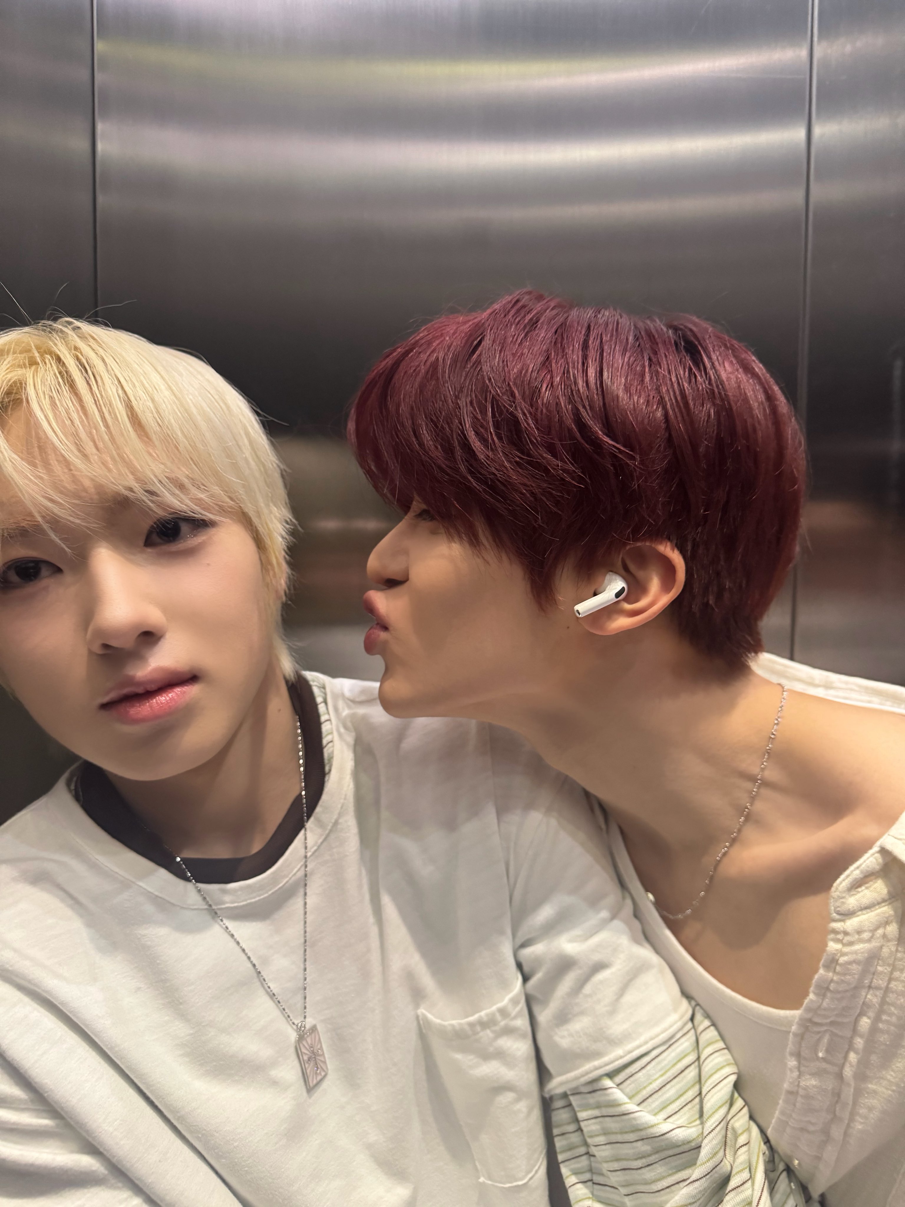 [잡담] 시온이 생일사진에 사쿠야 지분 뭐야ㅋㅋㅋㅋㅋㅋㄱㅇㅇ | 인스티즈