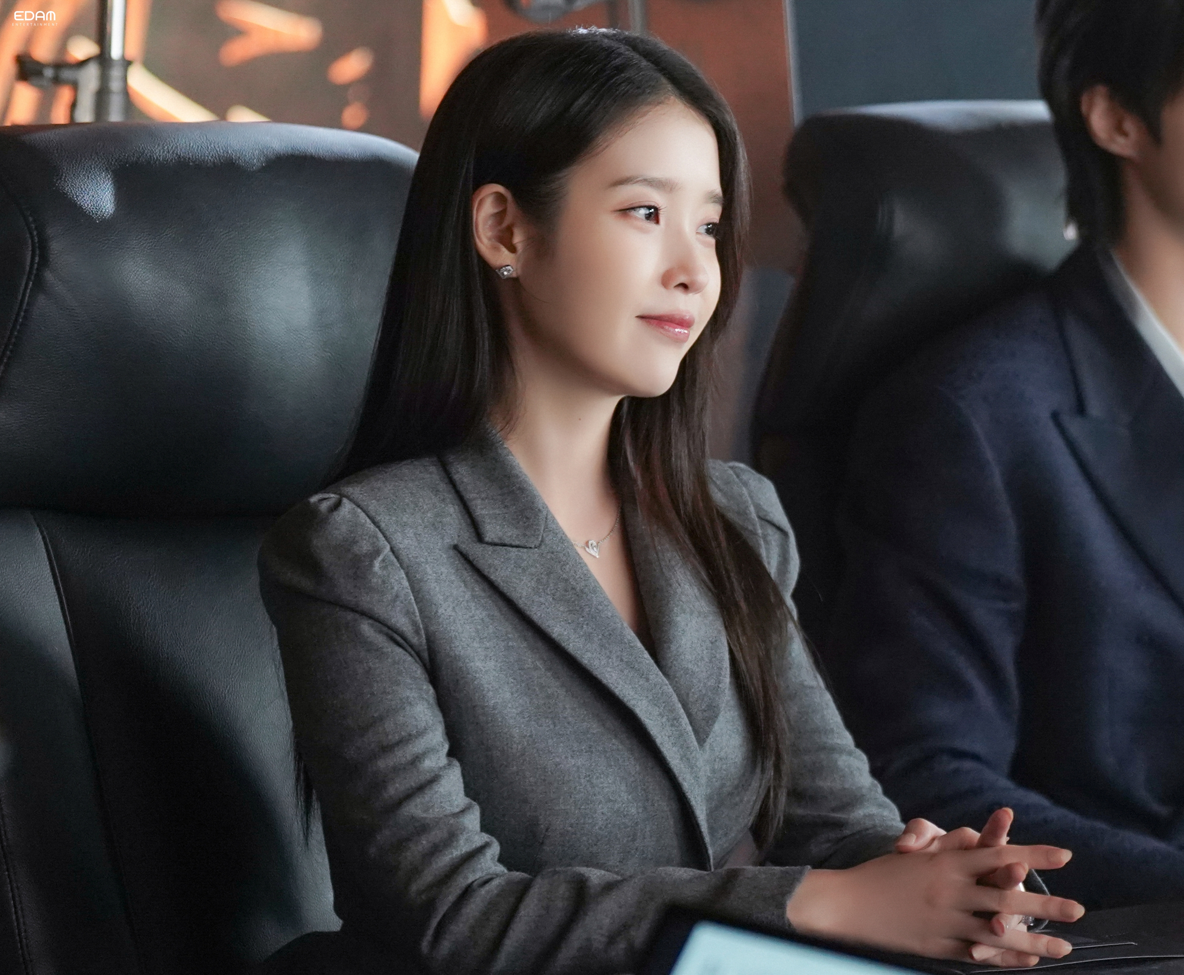 [미디어] 아이유) 21세기 대군부인 9,10회 아이유 소속사 비하인드컷 모음 | 인스티즈