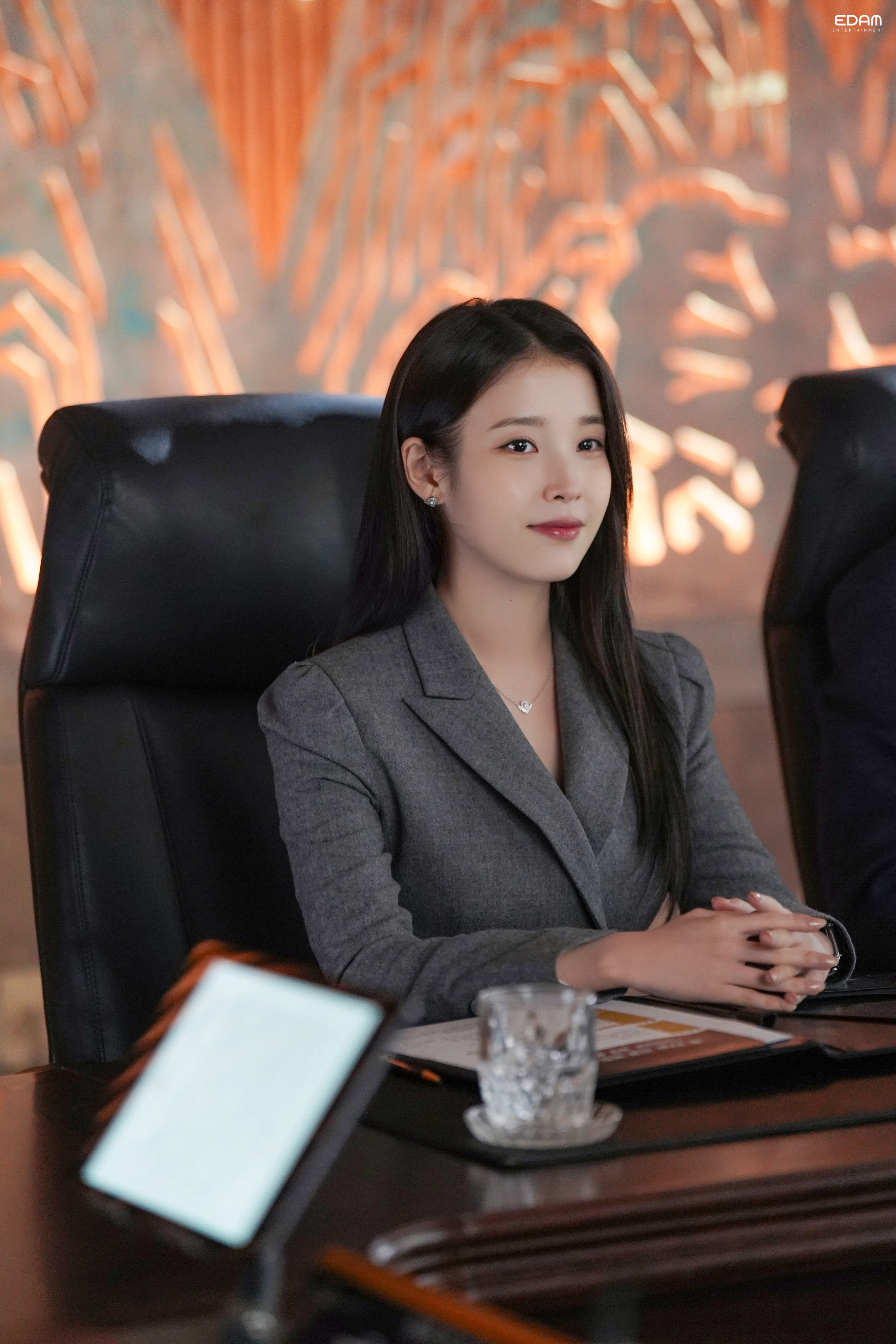 [미디어] 아이유) 21세기 대군부인 9,10회 아이유 소속사 비하인드컷 모음 | 인스티즈