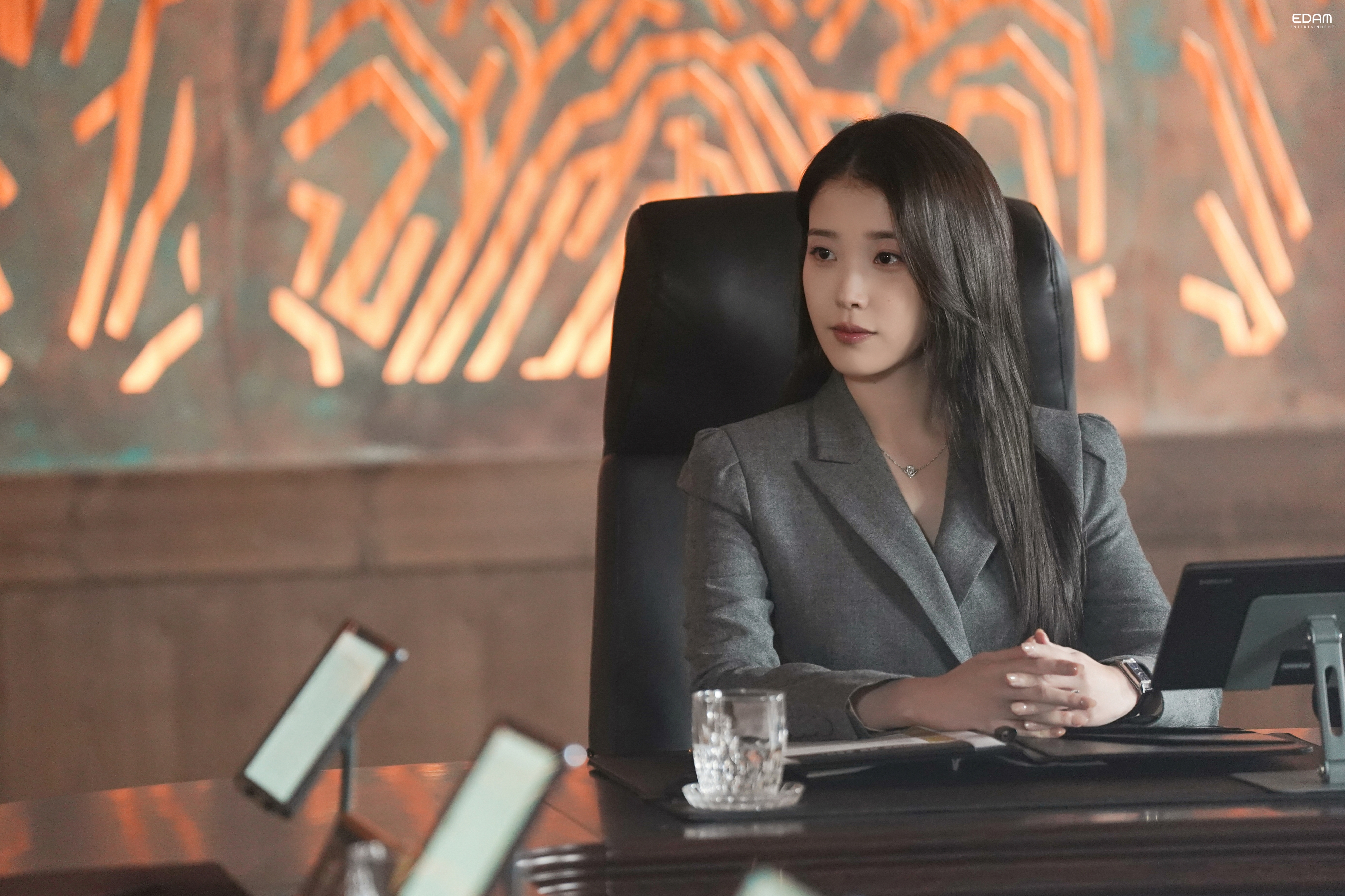 [미디어] 아이유) 21세기 대군부인 9,10회 아이유 소속사 비하인드컷 모음 | 인스티즈