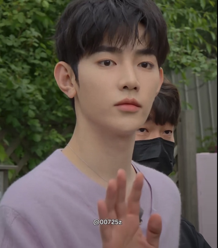[잡담] 장하오 서늘하게 생긴거 잘 느껴진다 | 인스티즈