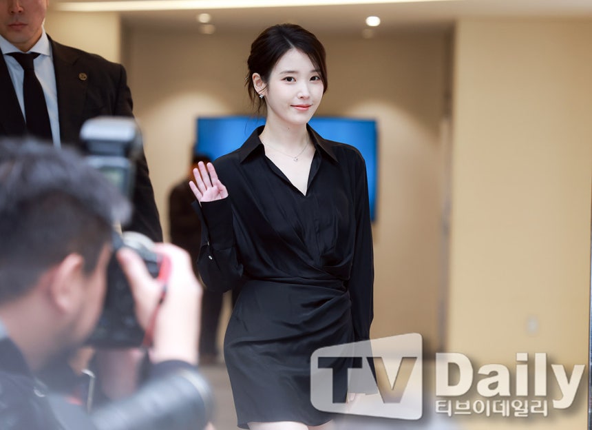 [잡담] 아이유 오늘 완전 성희주네 | 인스티즈