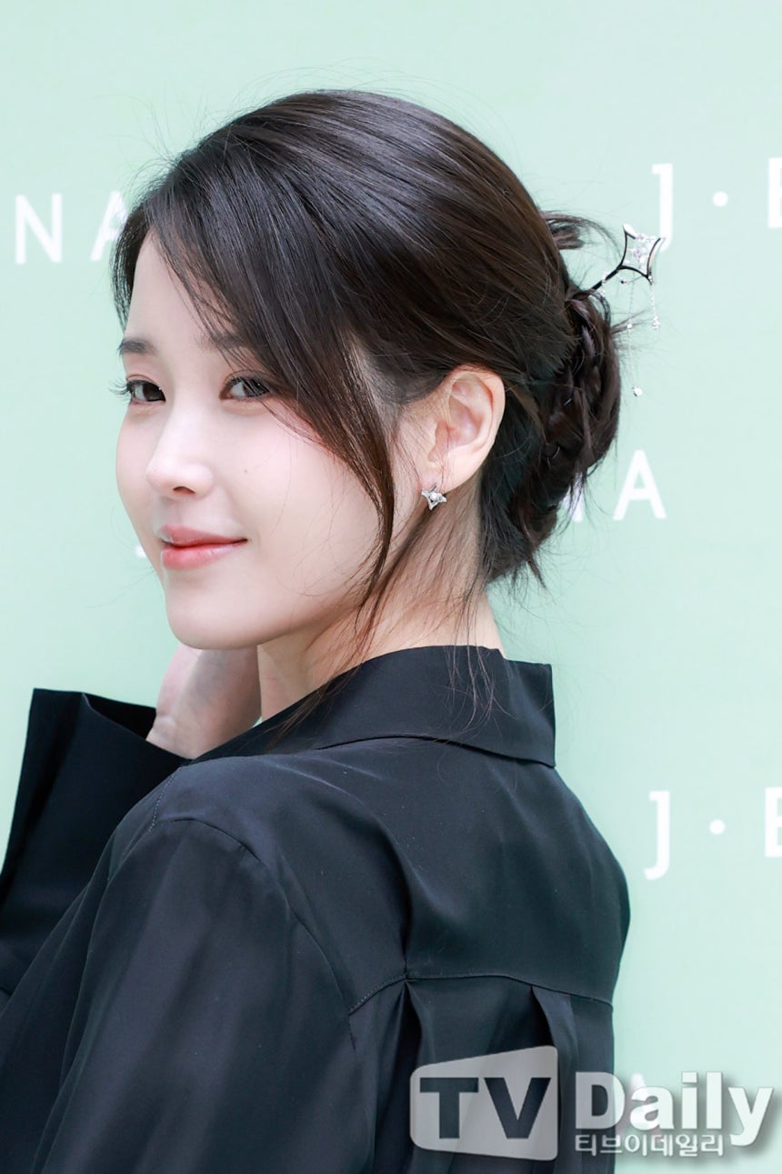 [잡담] 아이유 오늘 너무 이뿌다 | 인스티즈