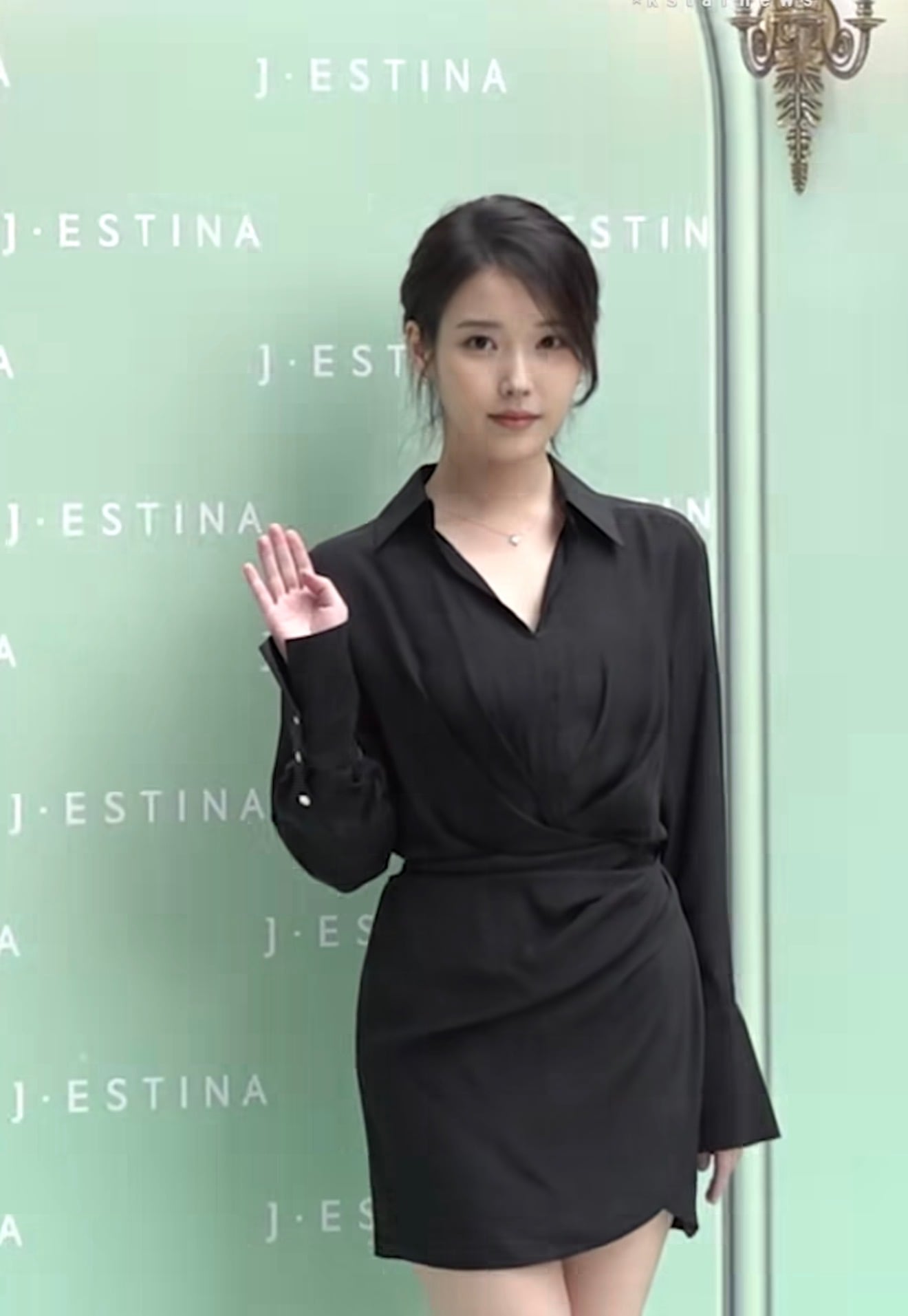 [잡담] 예전부터 느낀건데 아이유 약간 채정안 느낌남 | 인스티즈