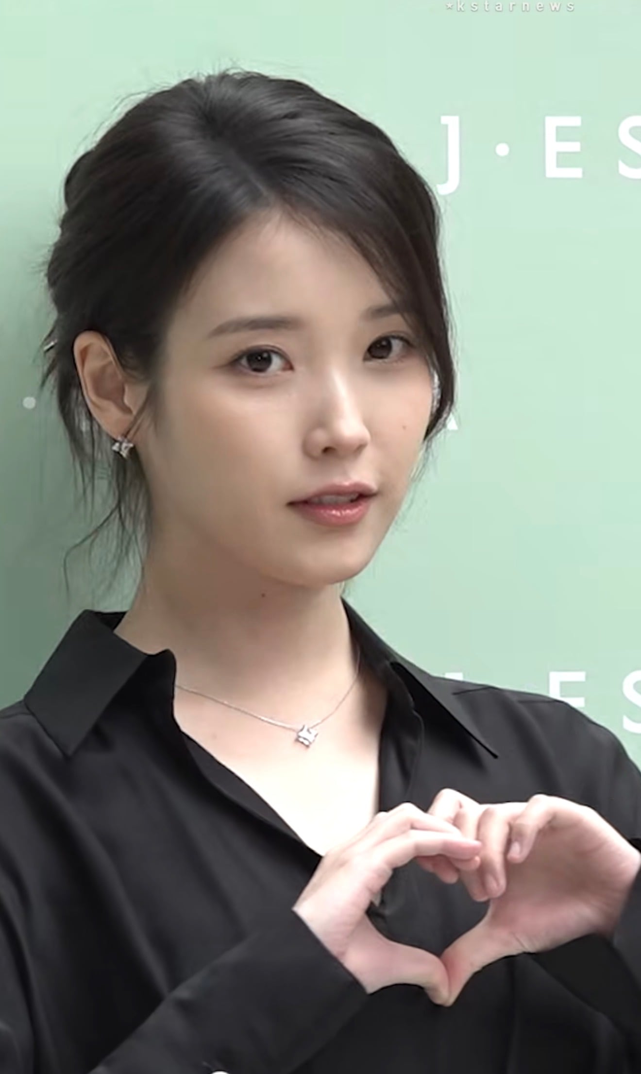 [잡담] 예전부터 느낀건데 아이유 약간 채정안 느낌남 | 인스티즈