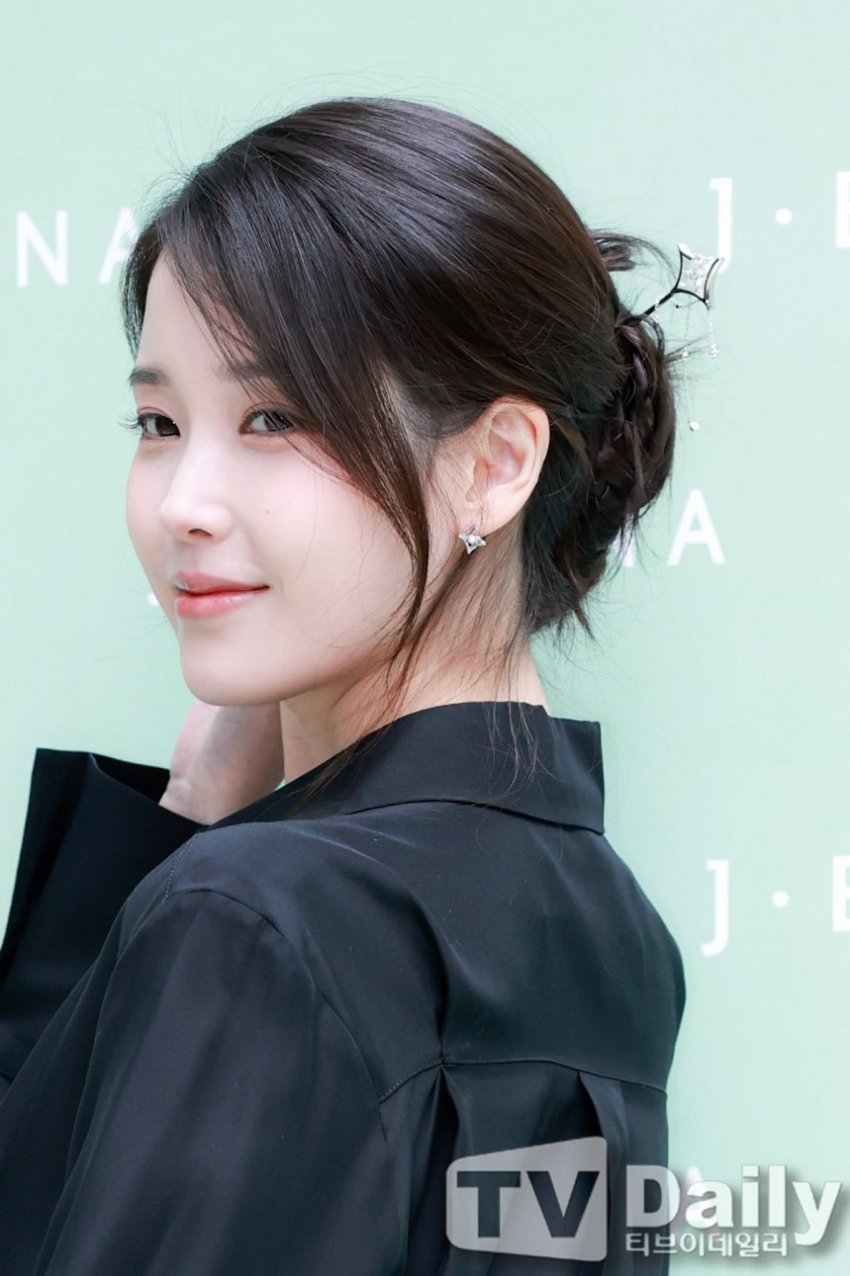 [잡담] 아이유) 헉 오늘 헤메코 대존예🖤 | 인스티즈